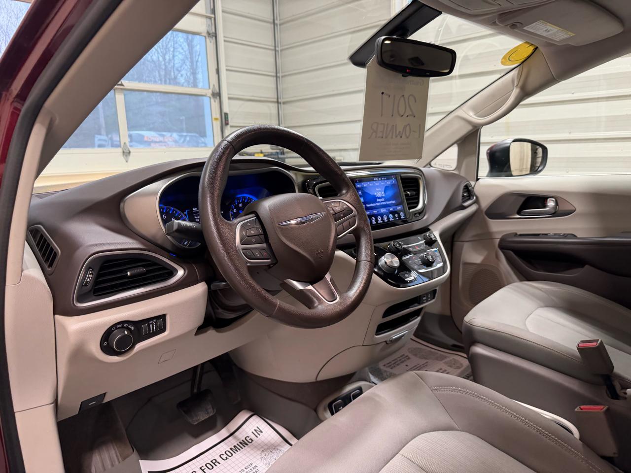 Chrysler Pacifica Touring FWD 2017