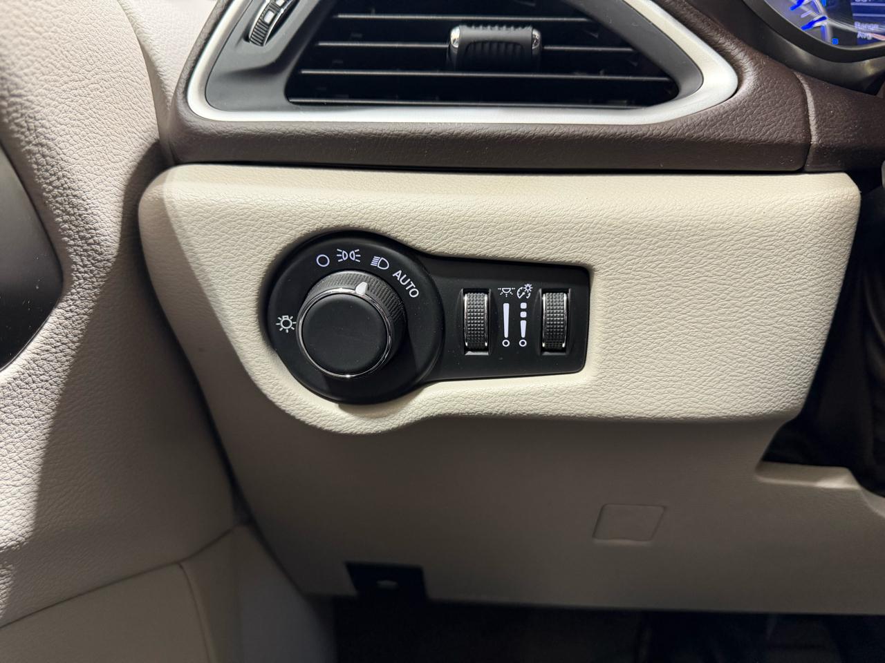 Chrysler Pacifica Touring FWD 2017