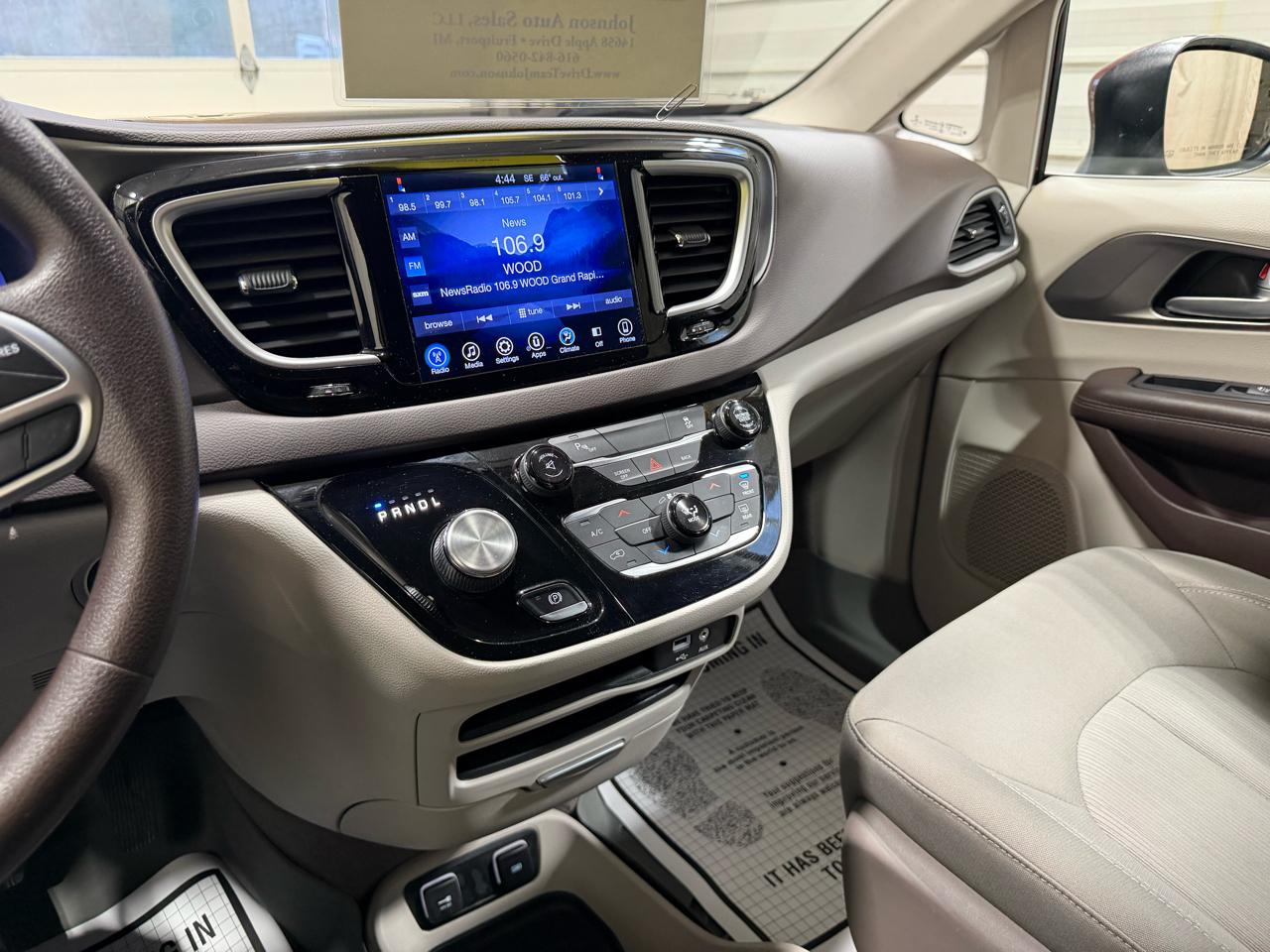 Chrysler Pacifica Touring FWD 2017