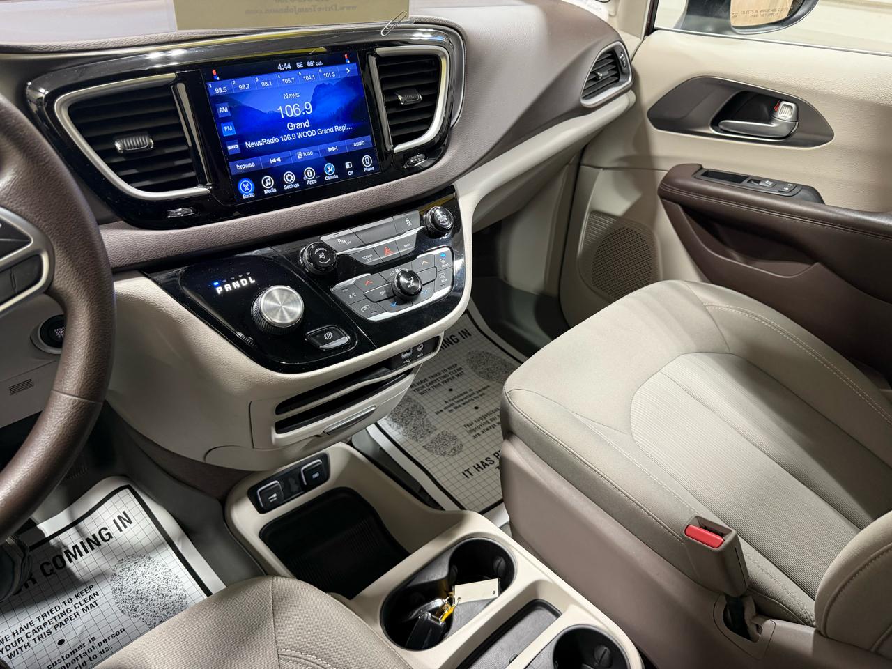 Chrysler Pacifica Touring FWD 2017