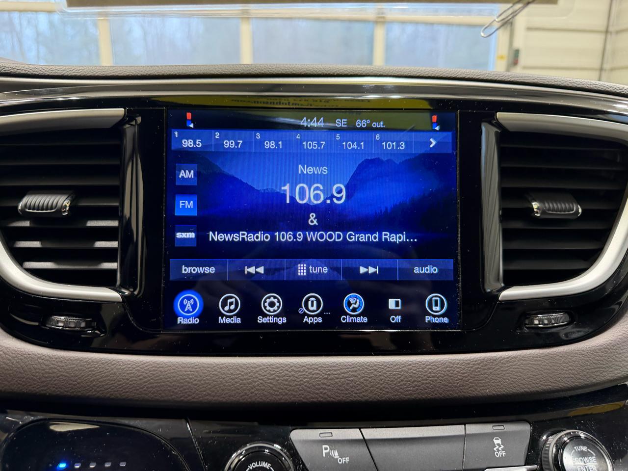 Chrysler Pacifica Touring FWD 2017