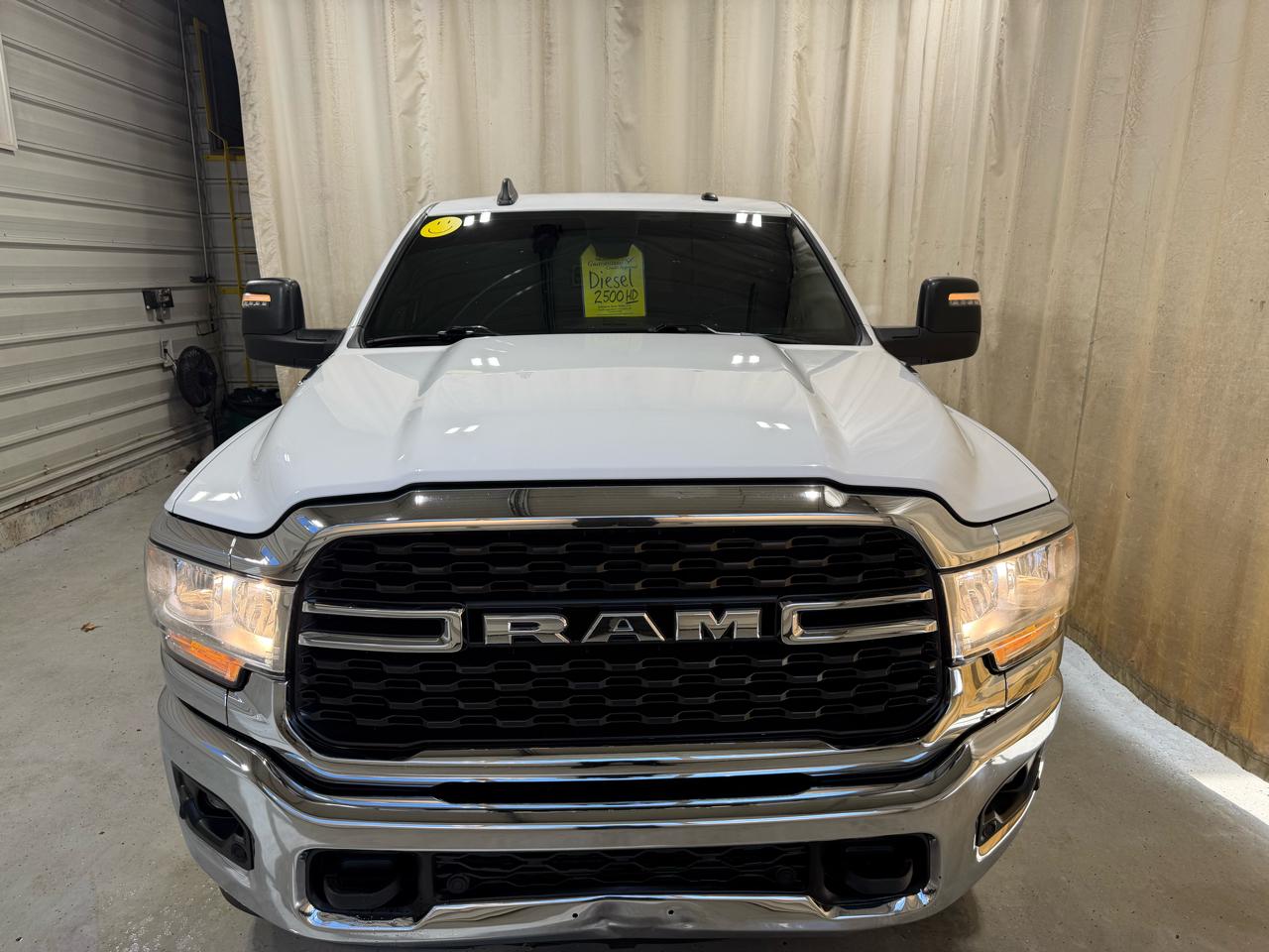 RAM 2500 Big Horn 4x4 Crew Cab 6'4" Box 2024