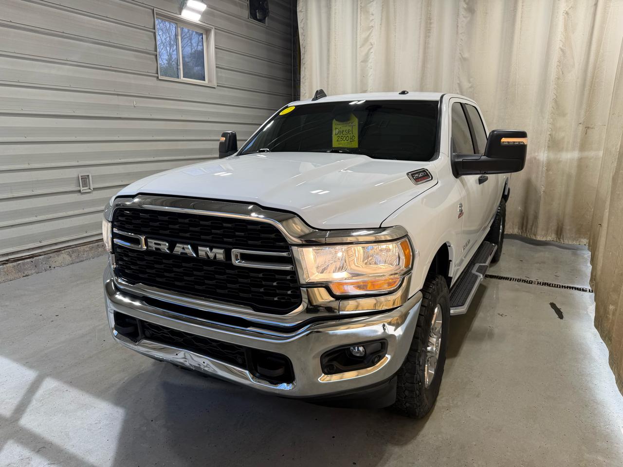RAM 2500 Big Horn 4x4 Crew Cab 6'4" Box 2024