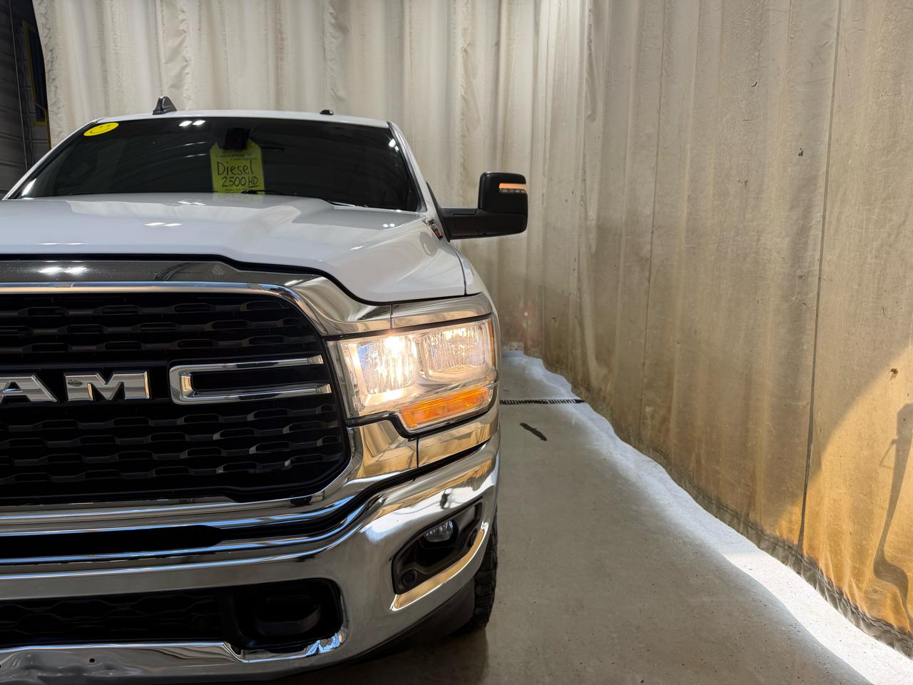 RAM 2500 Big Horn 4x4 Crew Cab 6'4" Box 2024