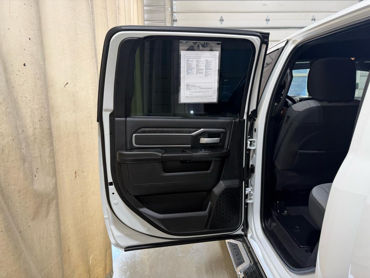 RAM 2500 Big Horn 4x4 Crew Cab 6'4" Box 2024