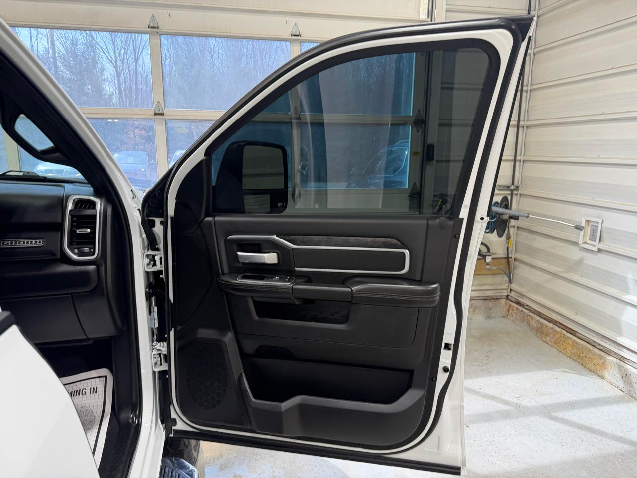 RAM 2500 Big Horn 4x4 Crew Cab 6'4" Box 2024