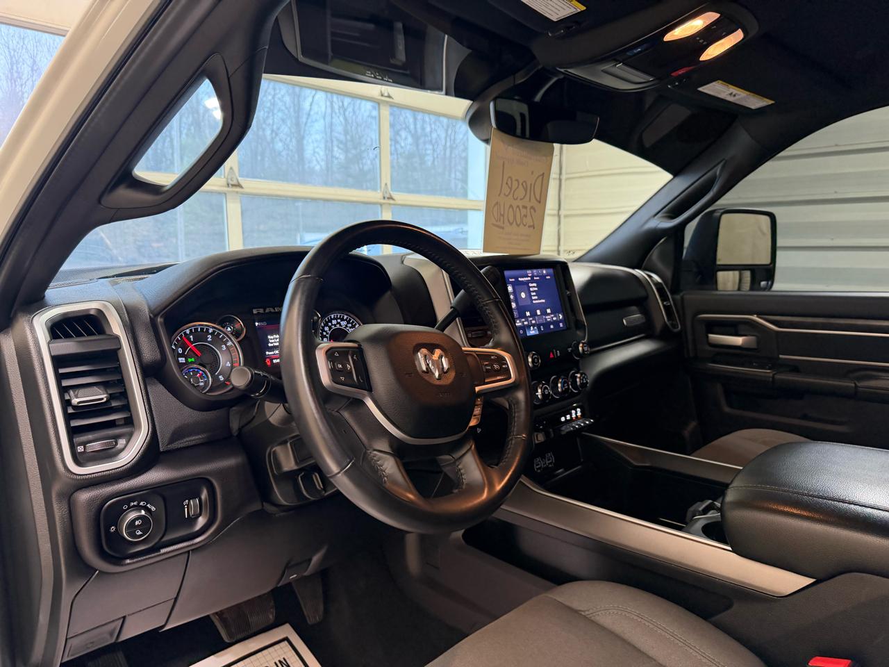 RAM 2500 Big Horn 4x4 Crew Cab 6'4" Box 2024