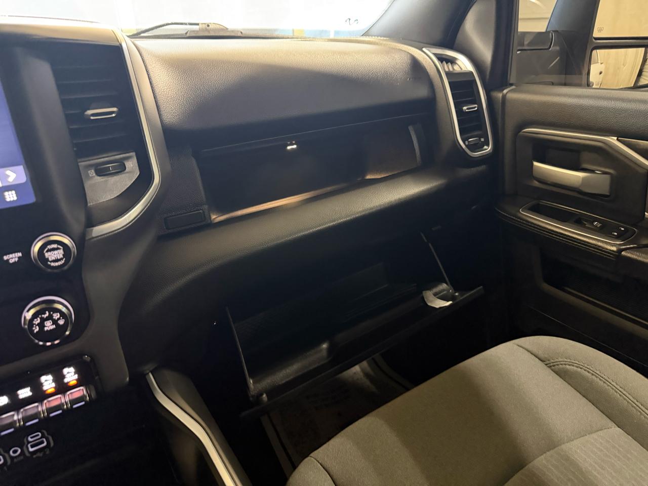 RAM 2500 Big Horn 4x4 Crew Cab 6'4" Box 2024