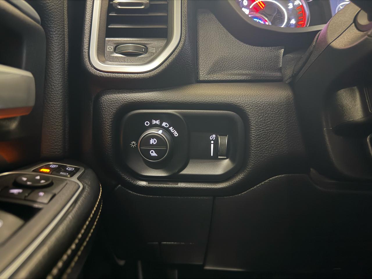 RAM 2500 Big Horn 4x4 Crew Cab 6'4" Box 2024