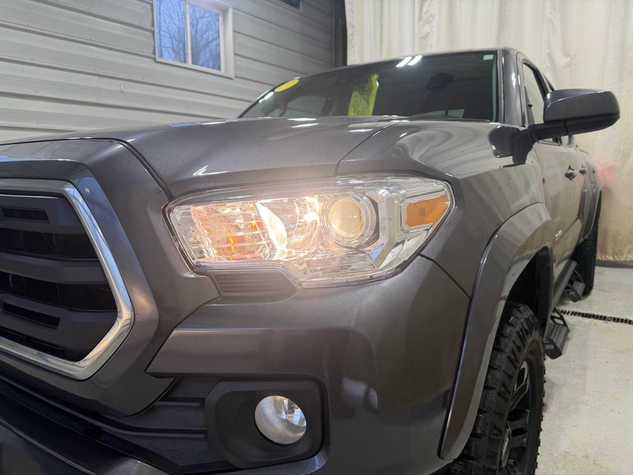 Toyota Tacoma SR5 Double Cab 6' Bed V6 4x4 AT (Natl) 2018