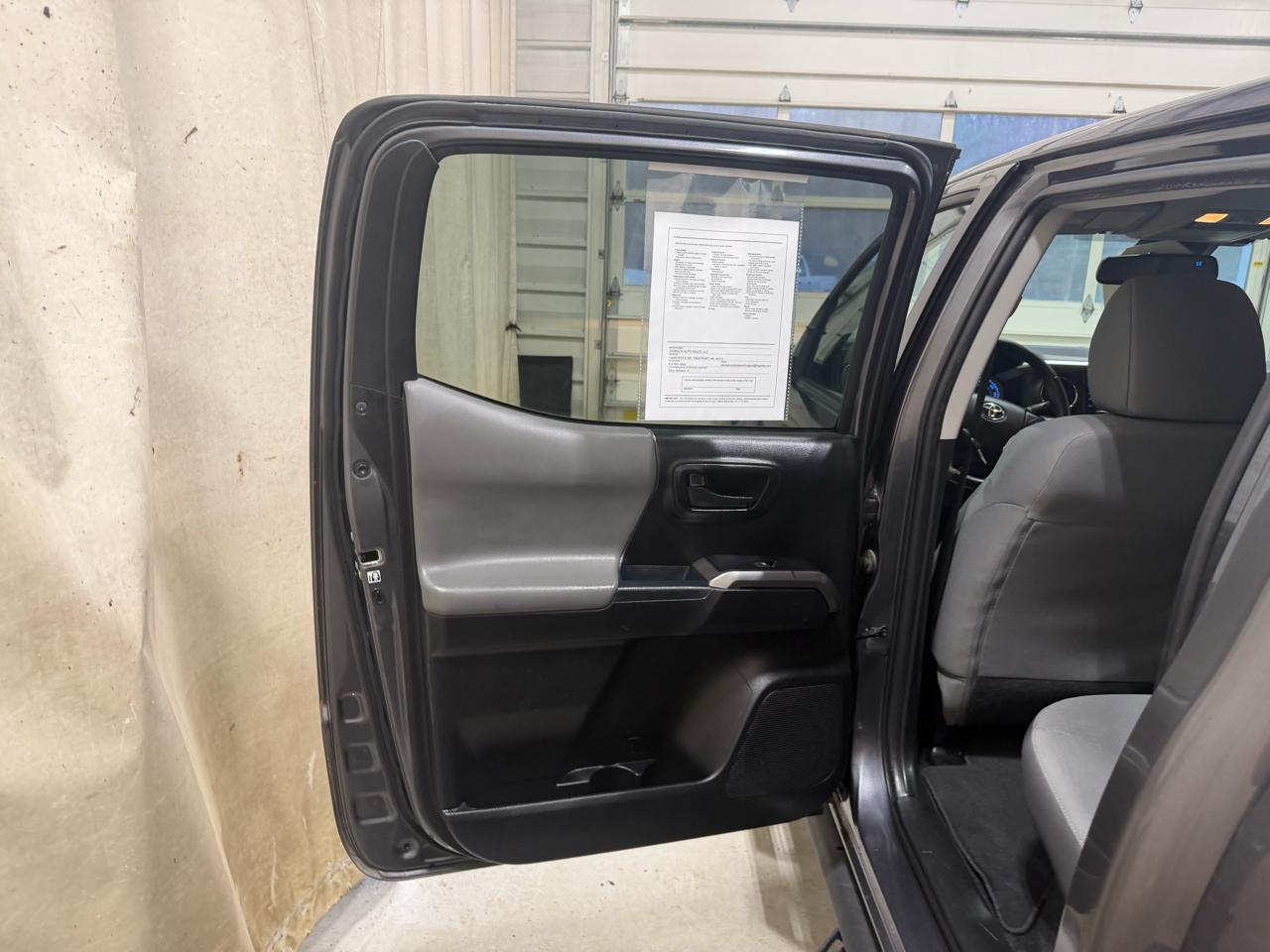 Toyota Tacoma SR5 Double Cab 6' Bed V6 4x4 AT (Natl) 2018