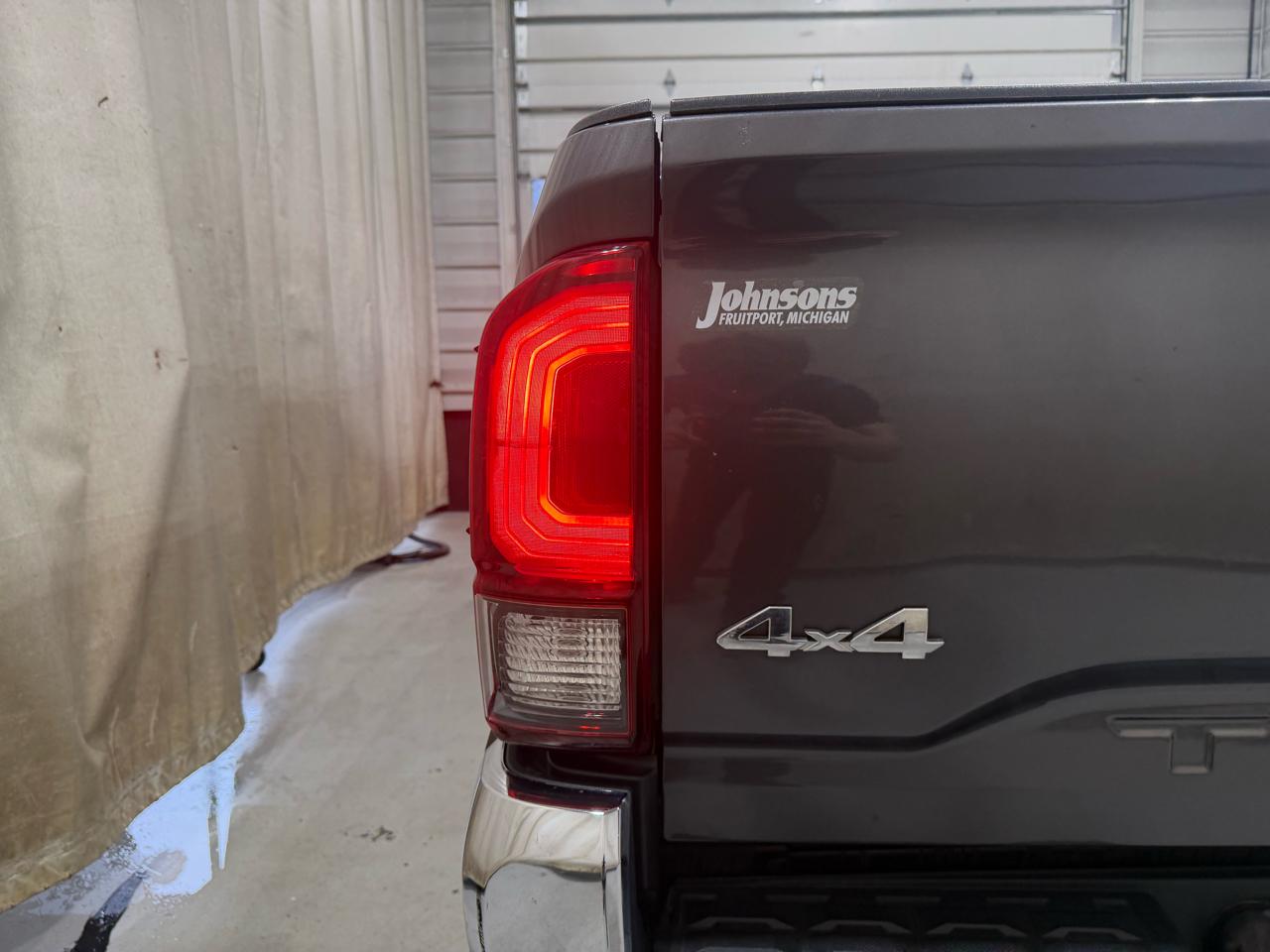 Toyota Tacoma SR5 Double Cab 6' Bed V6 4x4 AT (Natl) 2018