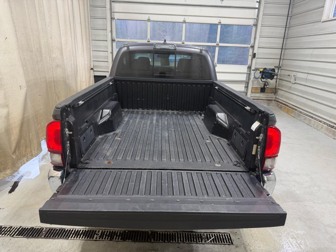 Toyota Tacoma SR5 Double Cab 6' Bed V6 4x4 AT (Natl) 2018