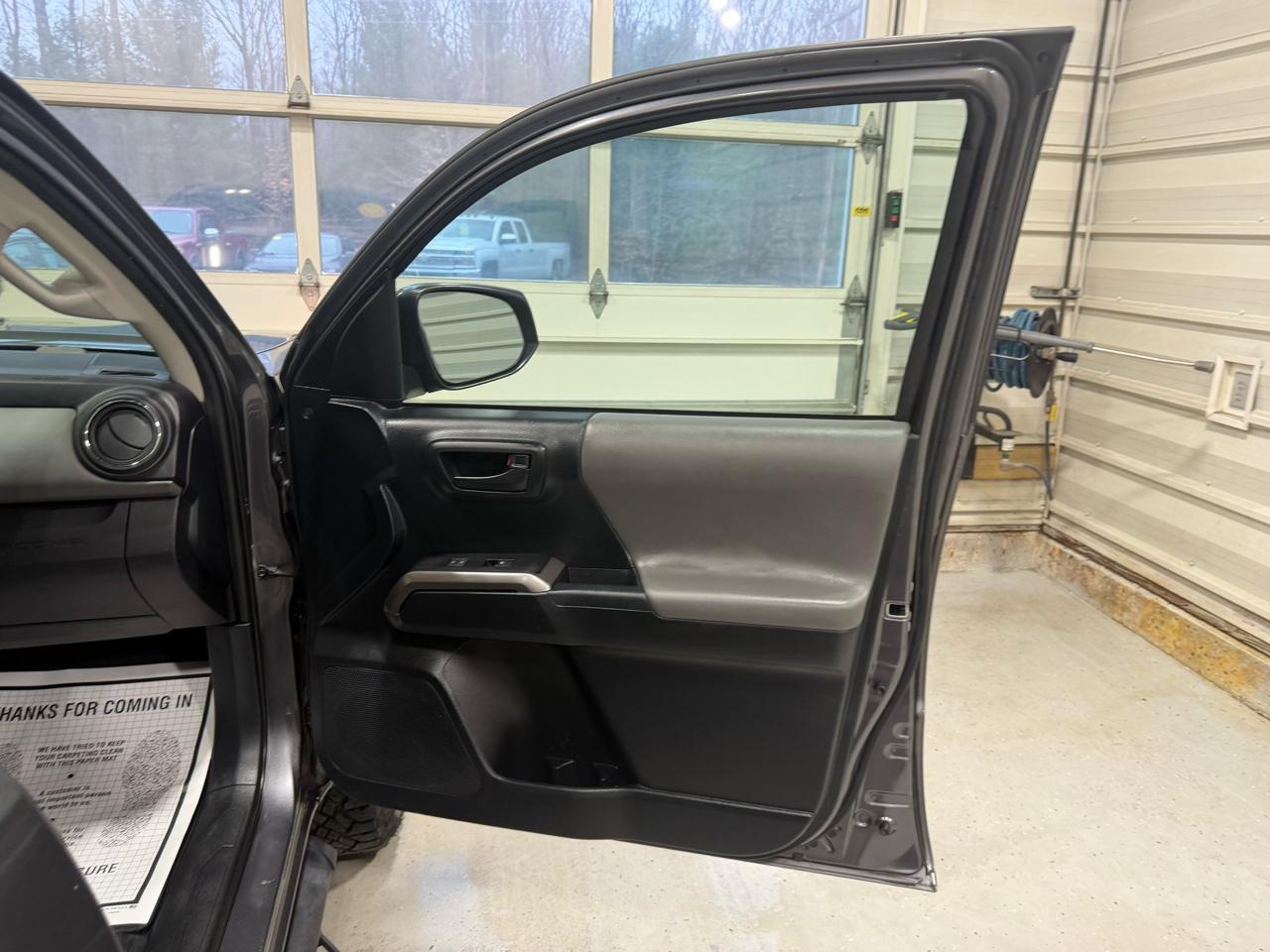 Toyota Tacoma SR5 Double Cab 6' Bed V6 4x4 AT (Natl) 2018