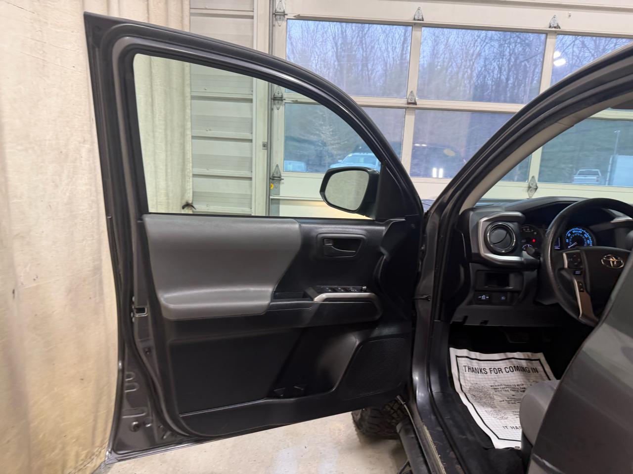 Toyota Tacoma SR5 Double Cab 6' Bed V6 4x4 AT (Natl) 2018