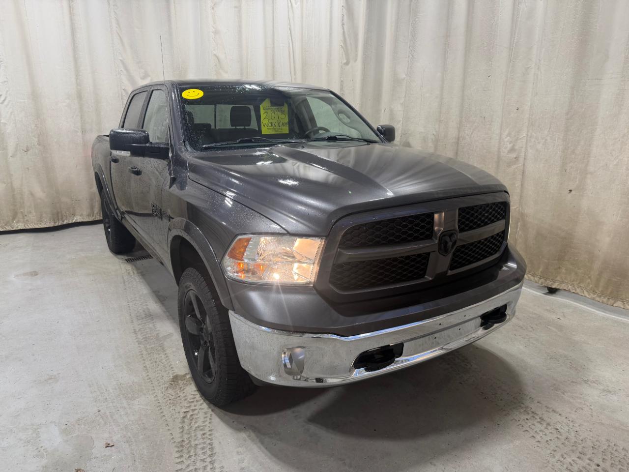 RAM 1500 4WD Crew Cab 140.5" Outdoorsman 2015