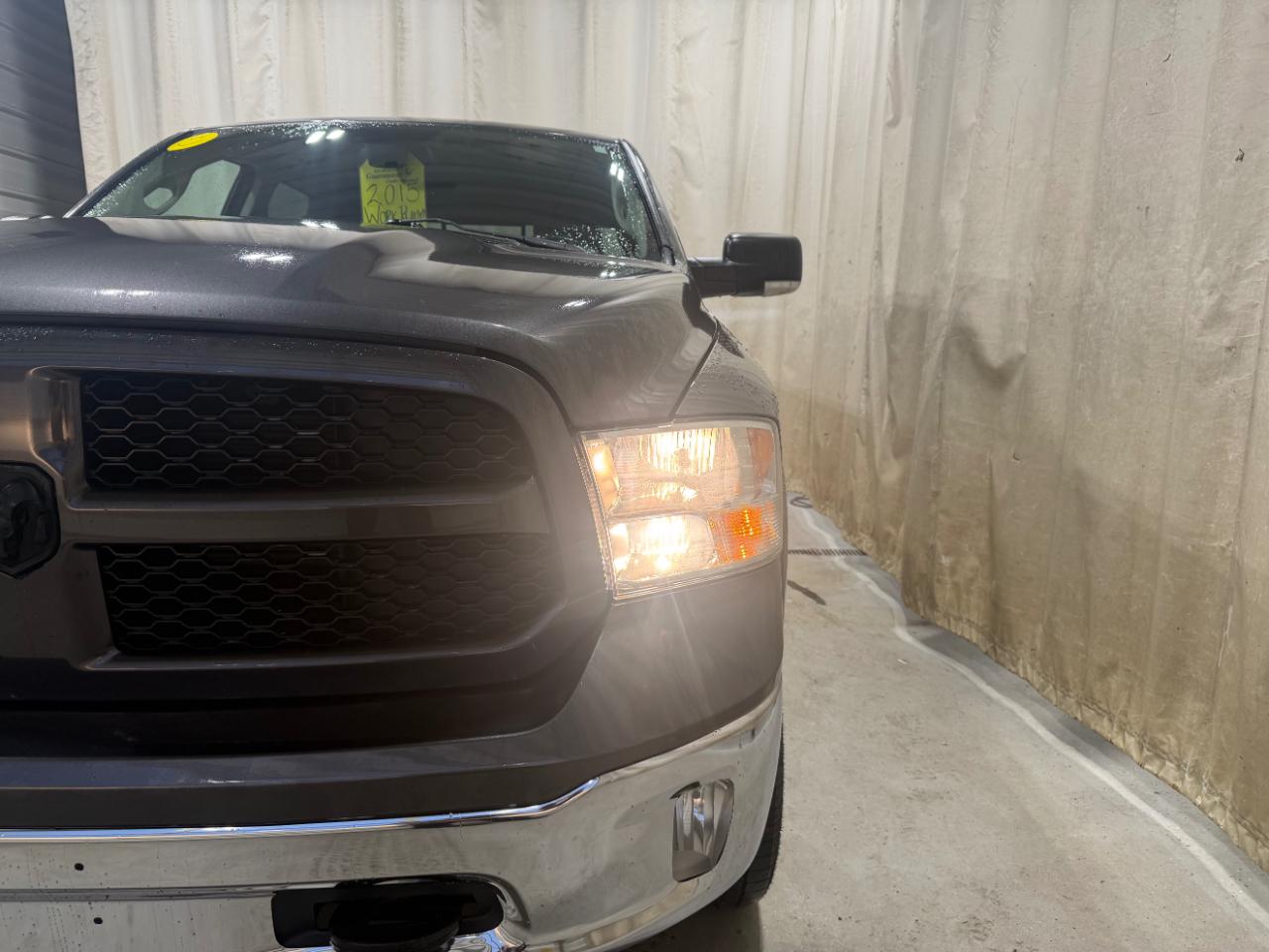 RAM 1500 4WD Crew Cab 140.5" Outdoorsman 2015