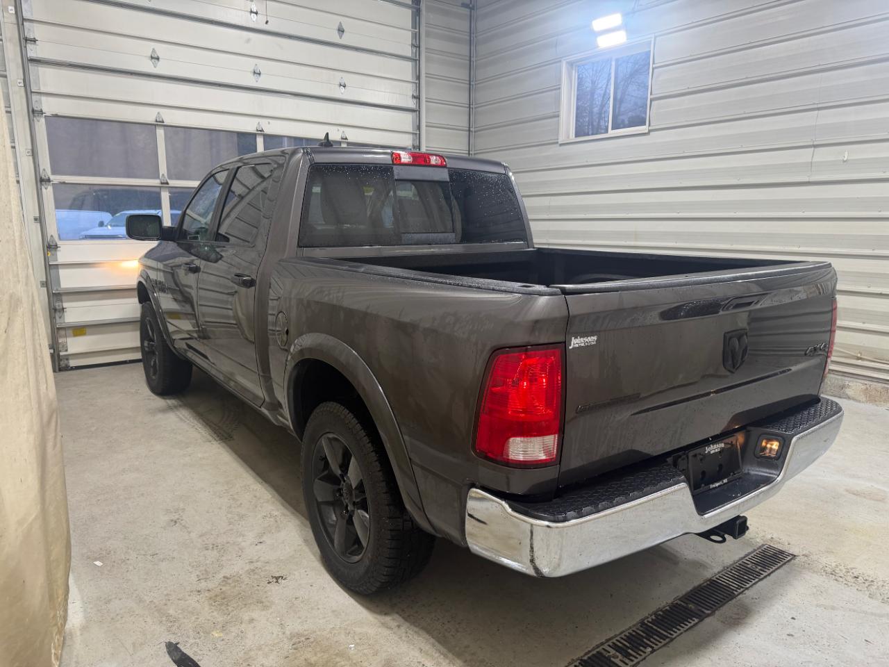 RAM 1500 4WD Crew Cab 140.5" Outdoorsman 2015