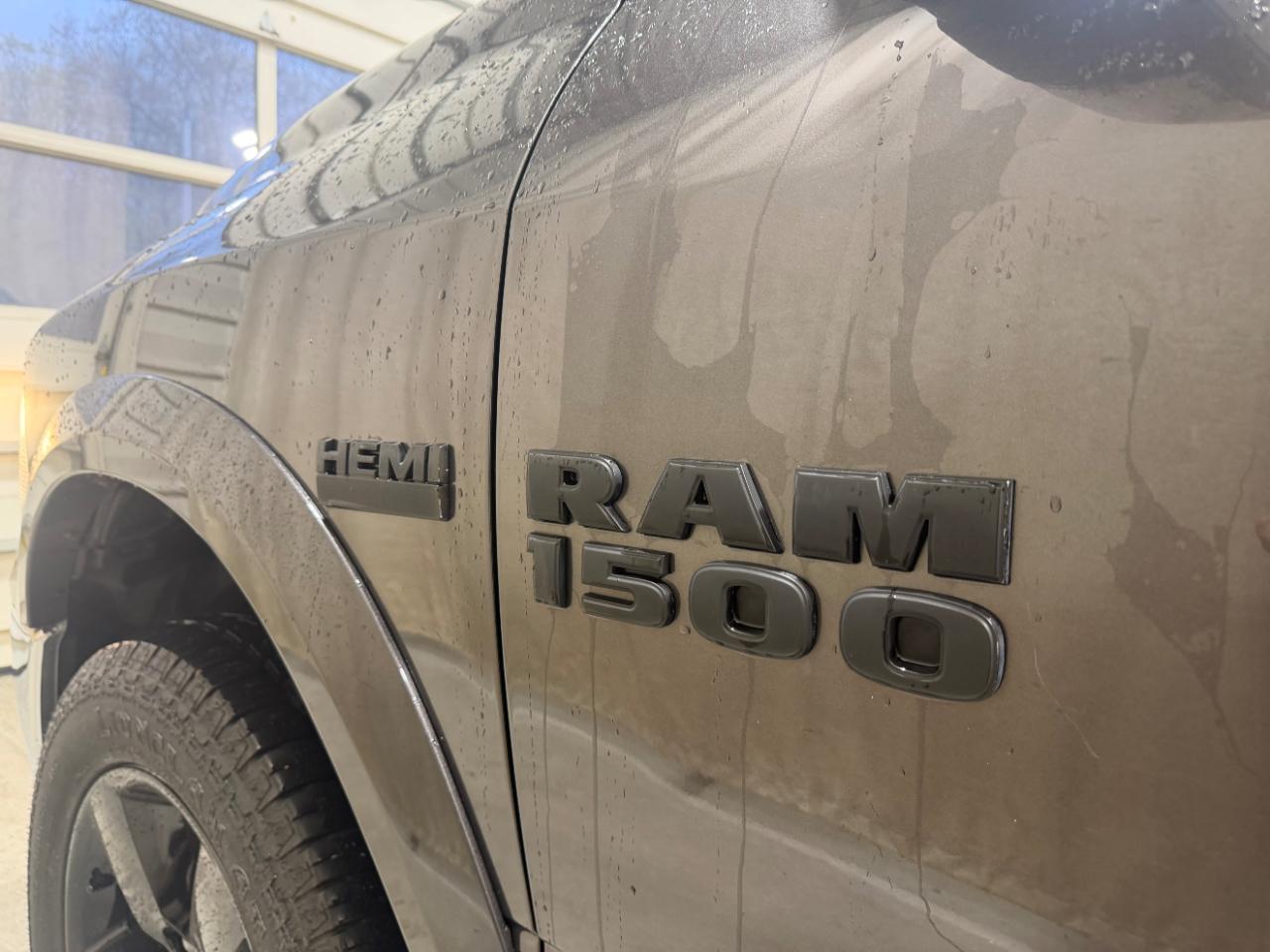 RAM 1500 4WD Crew Cab 140.5" Outdoorsman 2015