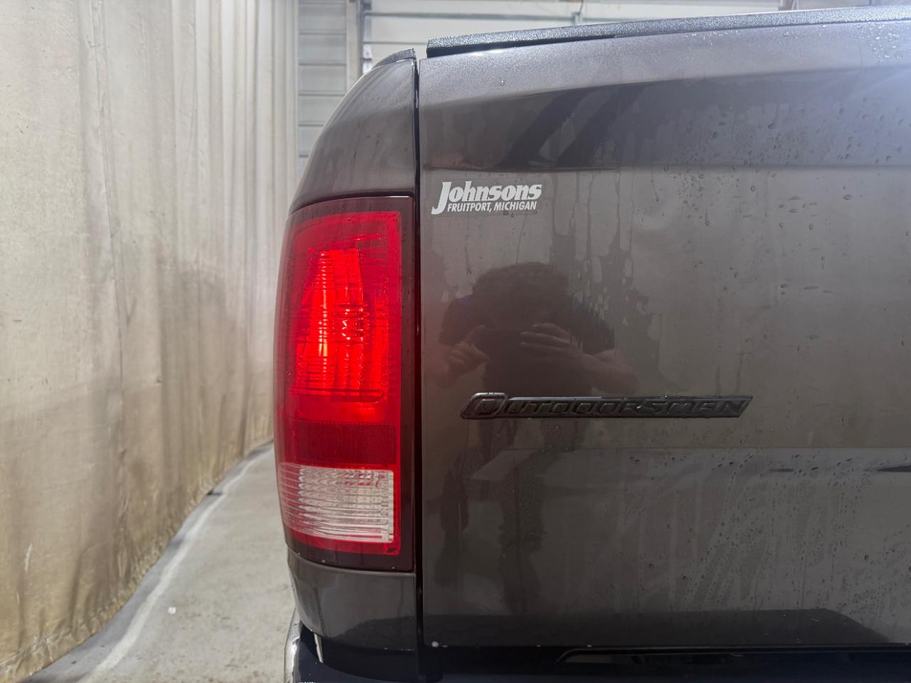 RAM 1500 4WD Crew Cab 140.5" Outdoorsman 2015