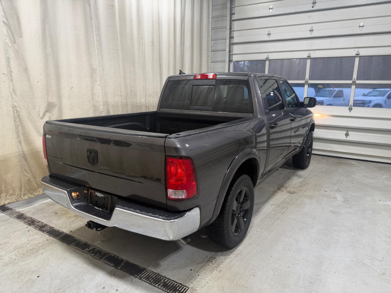 RAM 1500 4WD Crew Cab 140.5" Outdoorsman 2015