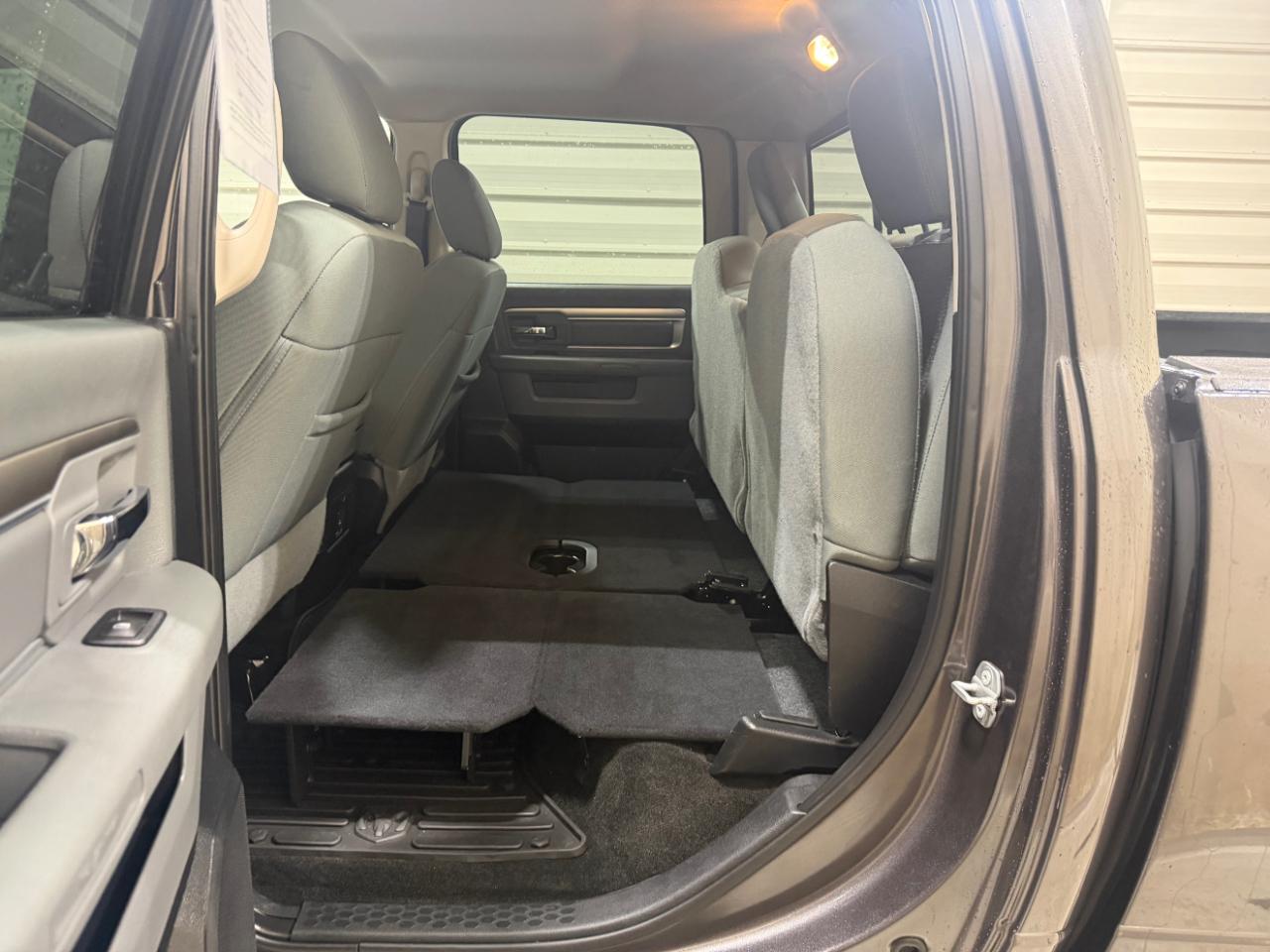 RAM 1500 4WD Crew Cab 140.5" Outdoorsman 2015