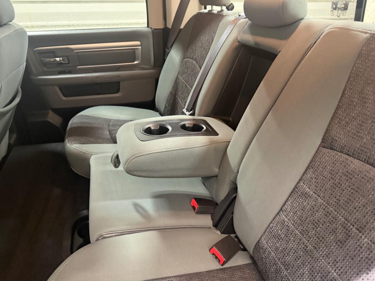RAM 1500 4WD Crew Cab 140.5" Outdoorsman 2015