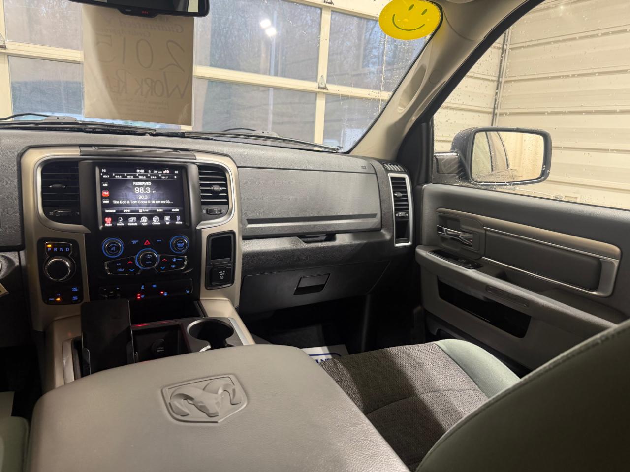 RAM 1500 4WD Crew Cab 140.5" Outdoorsman 2015