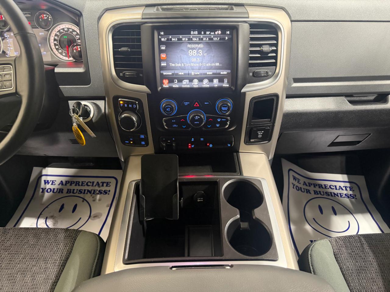 RAM 1500 4WD Crew Cab 140.5" Outdoorsman 2015