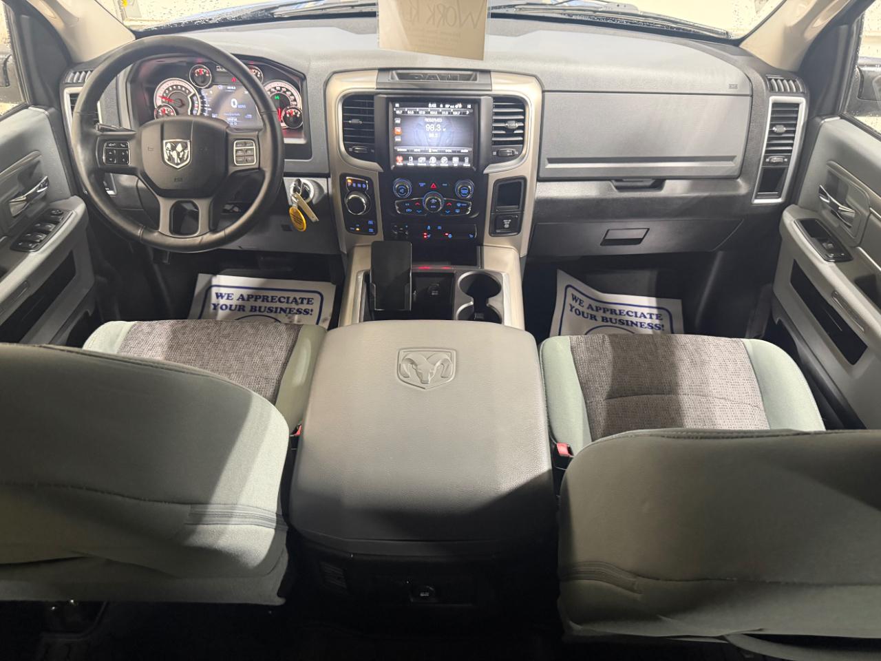 RAM 1500 4WD Crew Cab 140.5" Outdoorsman 2015