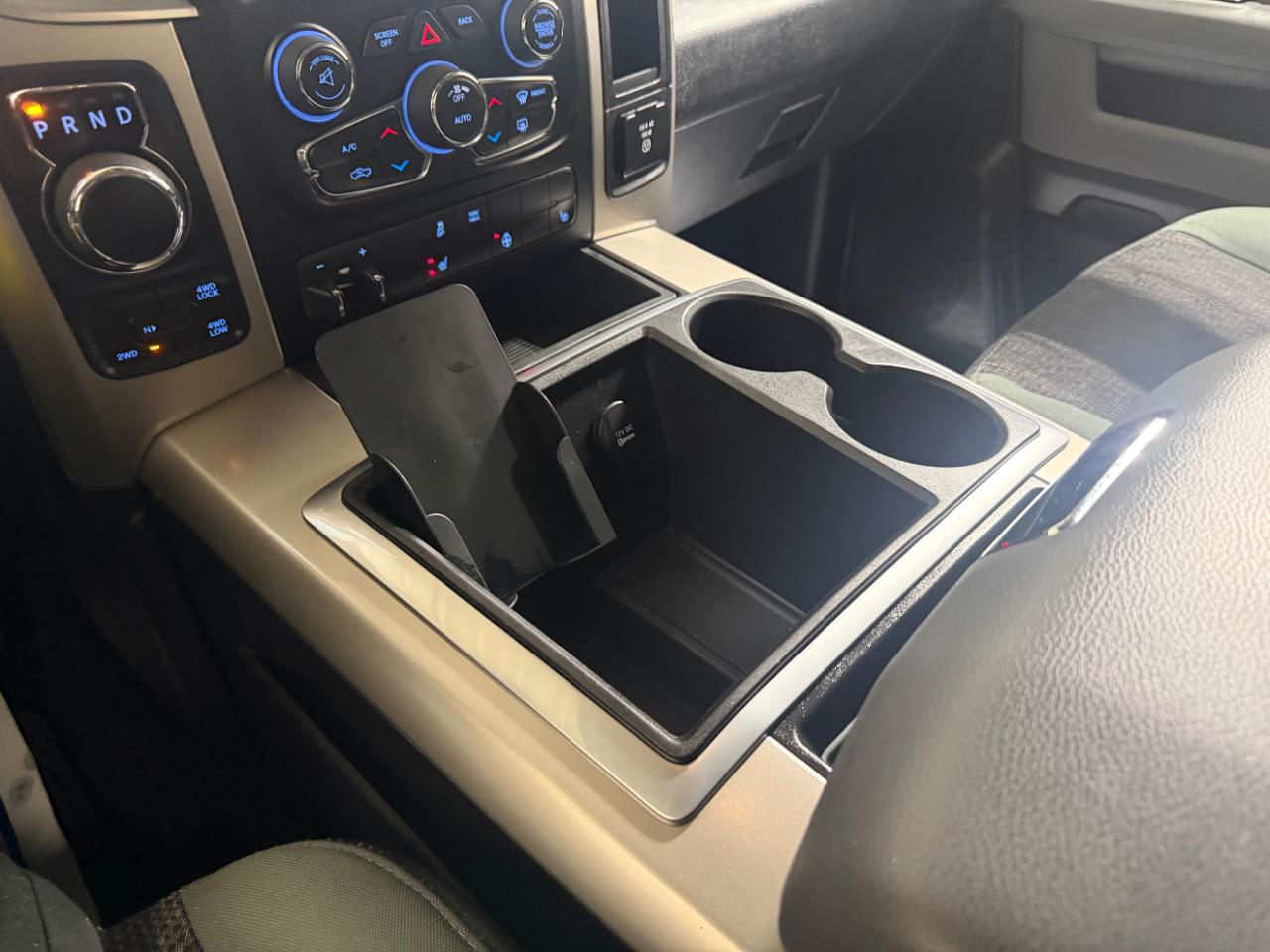 RAM 1500 4WD Crew Cab 140.5" Outdoorsman 2015