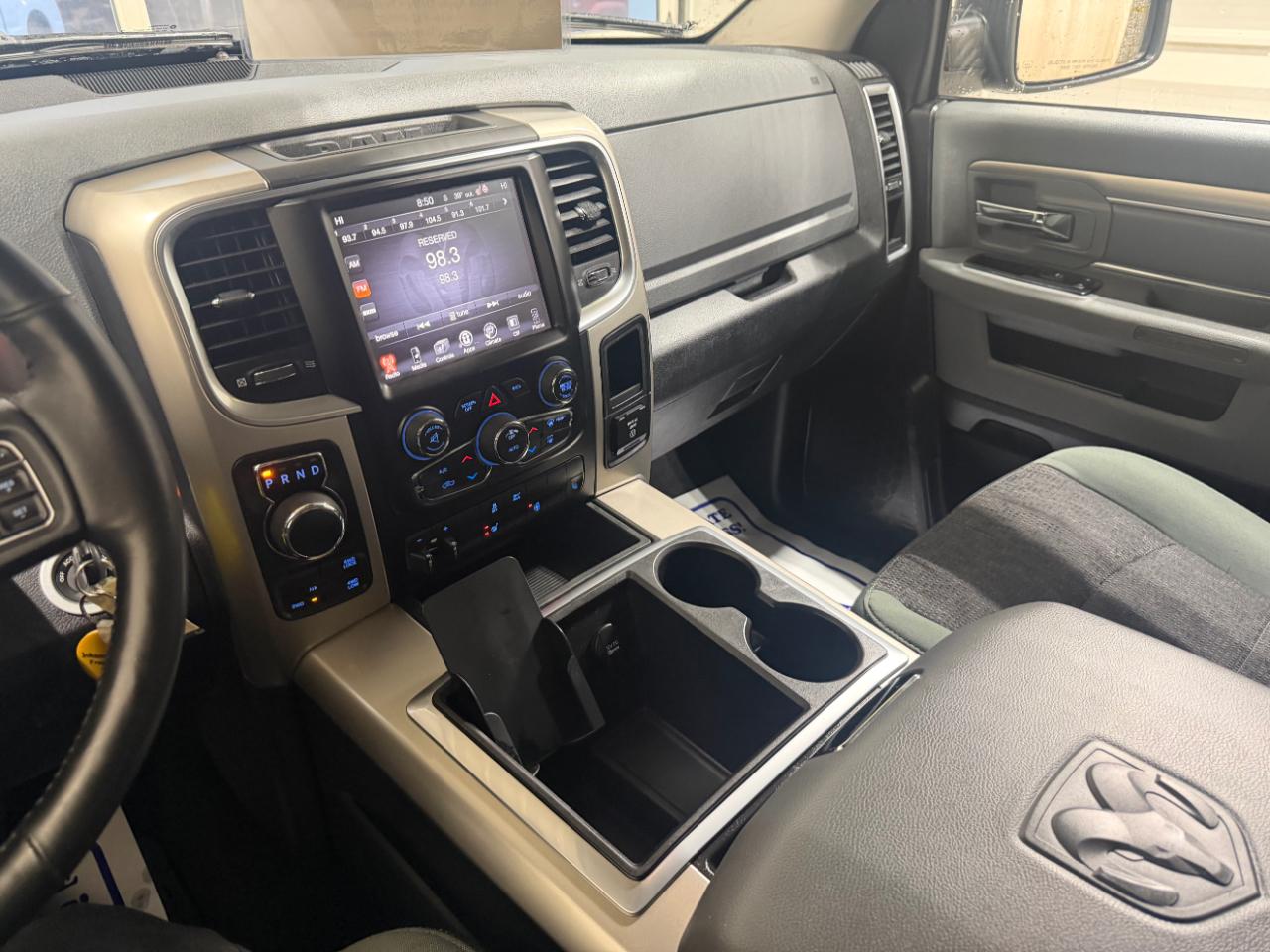 RAM 1500 4WD Crew Cab 140.5" Outdoorsman 2015