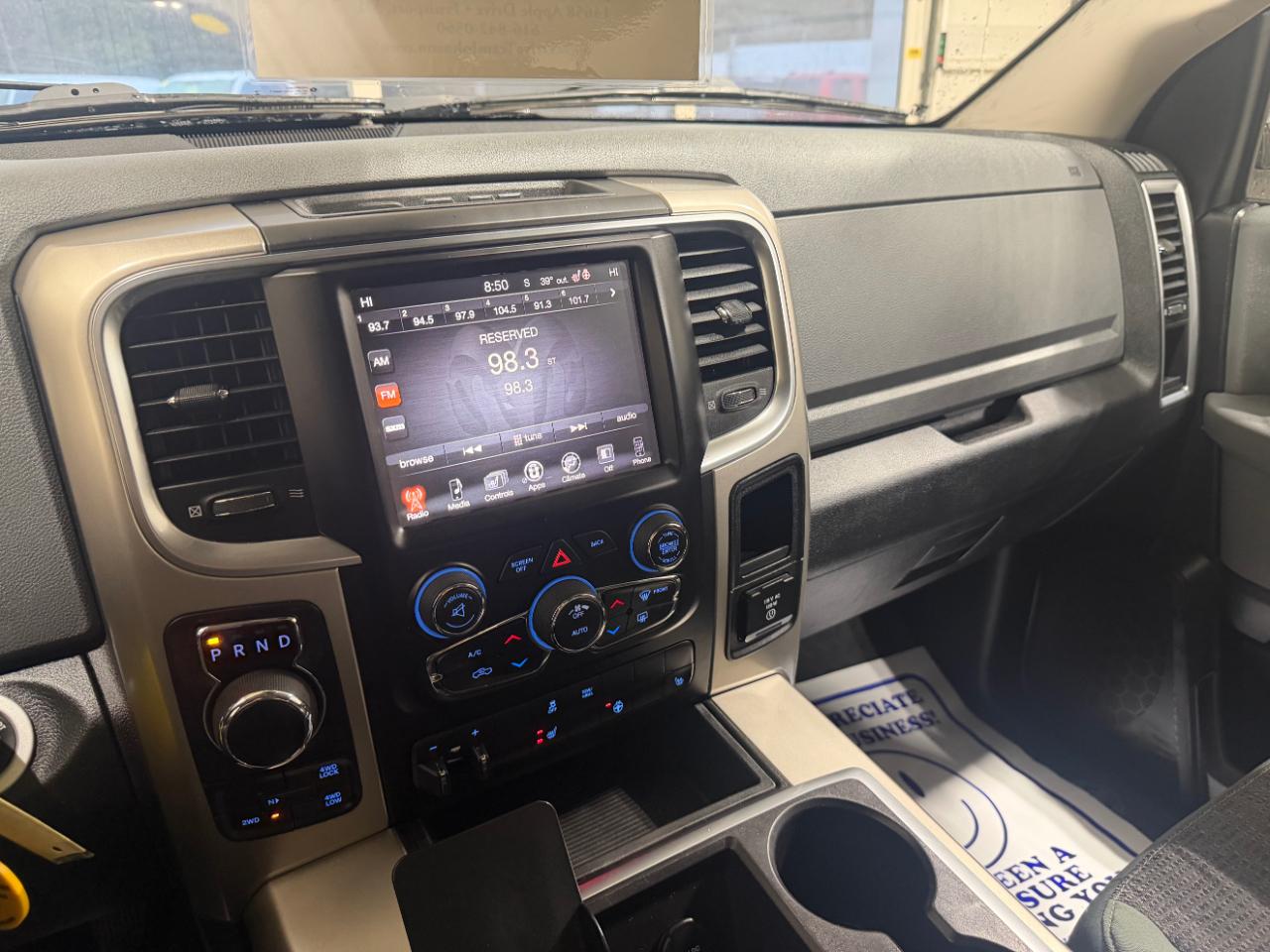 RAM 1500 4WD Crew Cab 140.5" Outdoorsman 2015