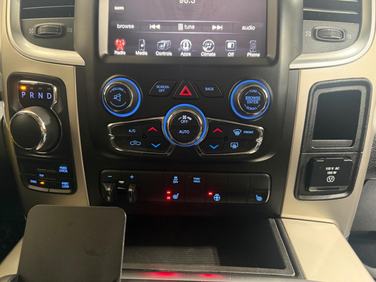 RAM 1500 4WD Crew Cab 140.5" Outdoorsman 2015