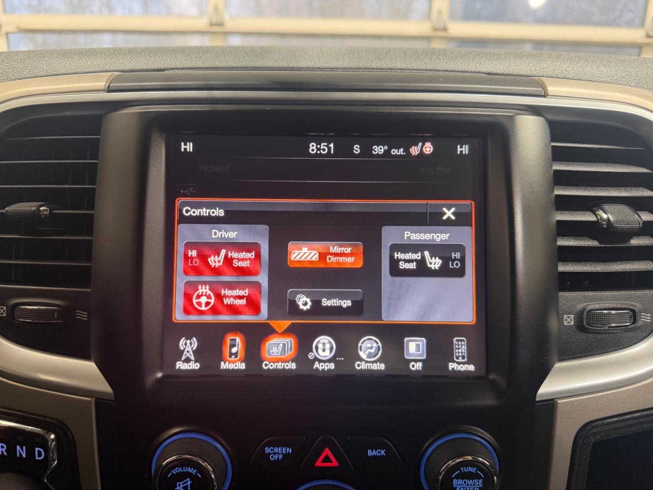 RAM 1500 4WD Crew Cab 140.5" Outdoorsman 2015