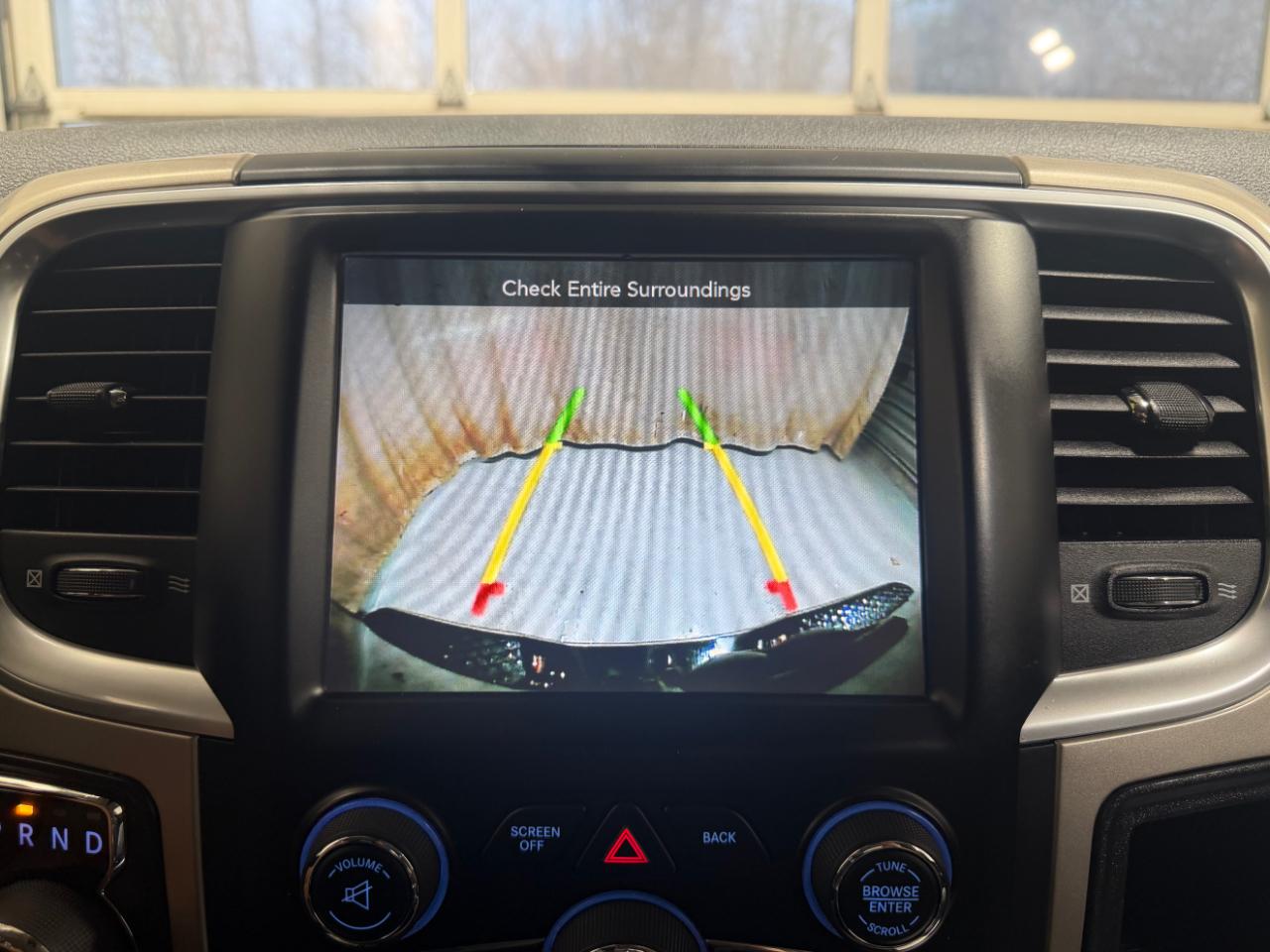 RAM 1500 4WD Crew Cab 140.5" Outdoorsman 2015