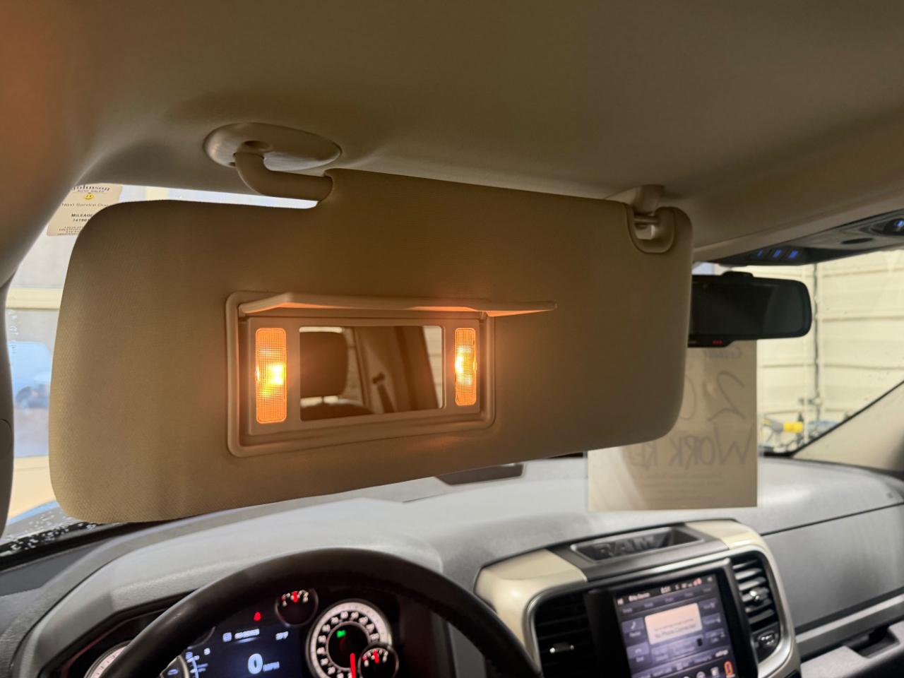 RAM 1500 4WD Crew Cab 140.5" Outdoorsman 2015