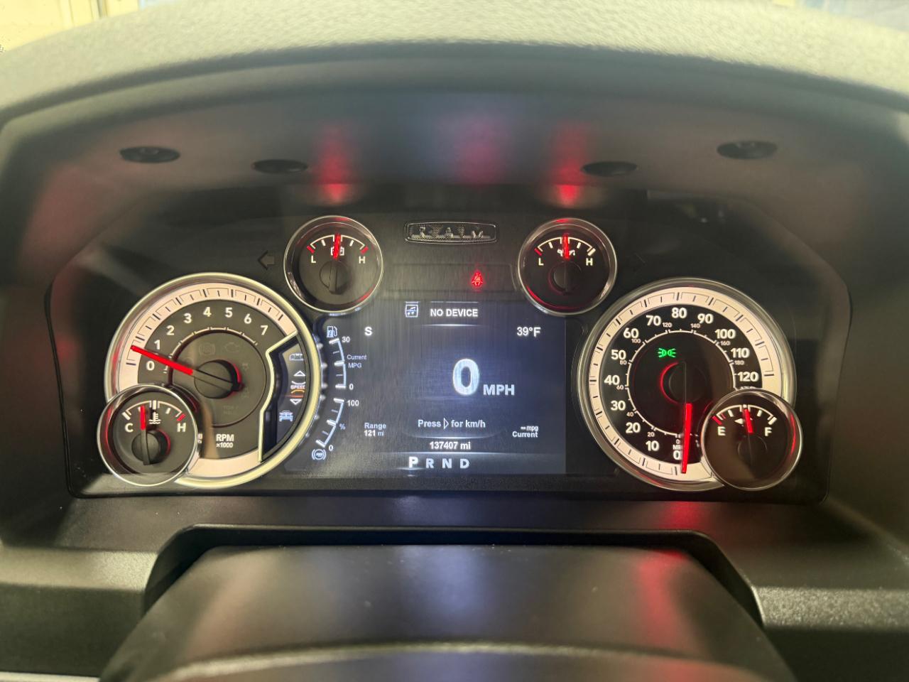 RAM 1500 4WD Crew Cab 140.5" Outdoorsman 2015