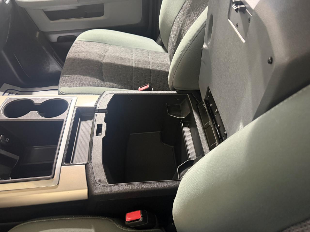 RAM 1500 4WD Crew Cab 140.5" Outdoorsman 2015