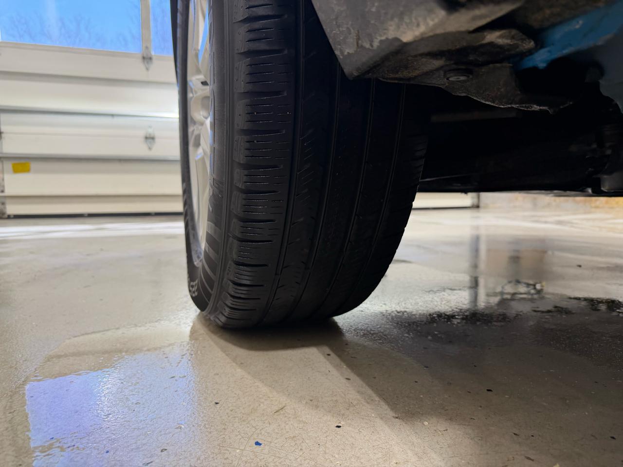 Toyota RAV4 Hybrid LE AWD (Natl) *Ltd Avail* 2021