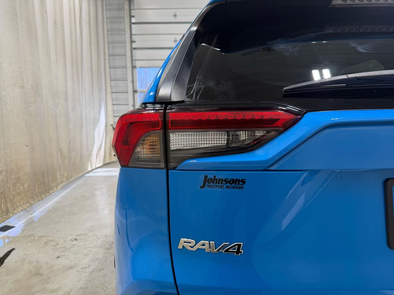 Toyota RAV4 Hybrid LE AWD (Natl) *Ltd Avail* 2021