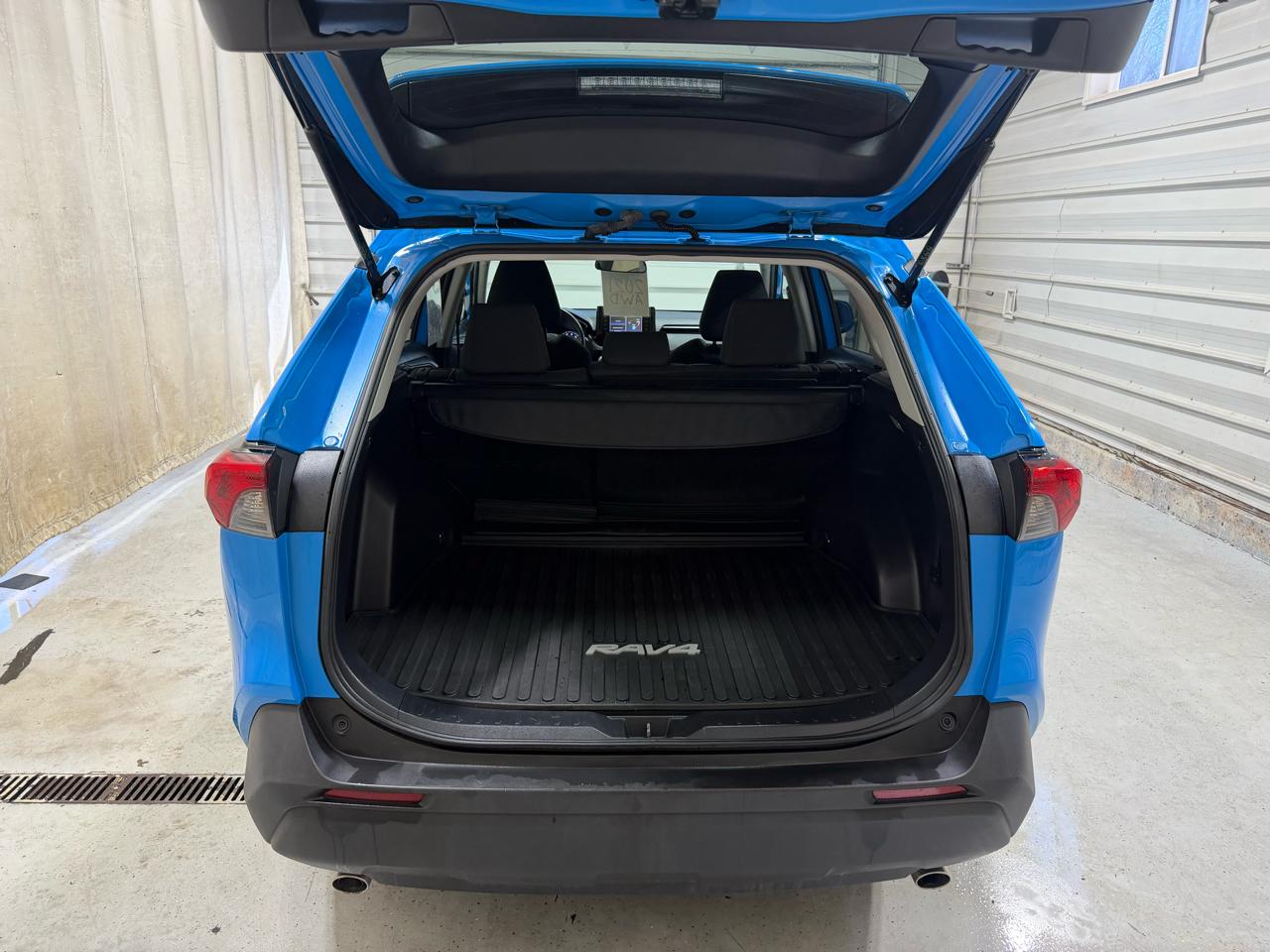 Toyota RAV4 Hybrid LE AWD (Natl) *Ltd Avail* 2021