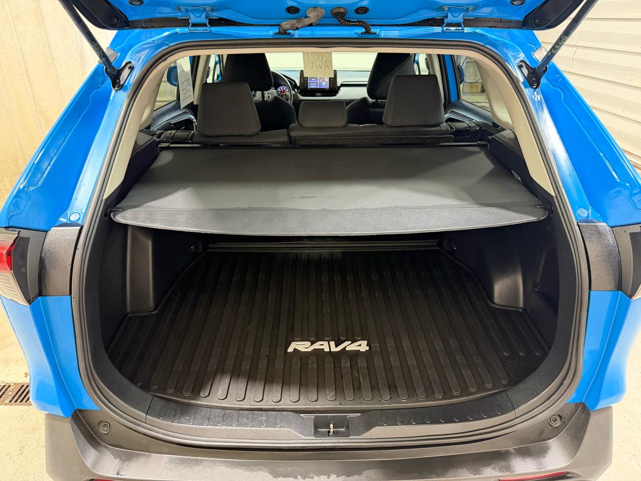 Toyota RAV4 Hybrid LE AWD (Natl) *Ltd Avail* 2021