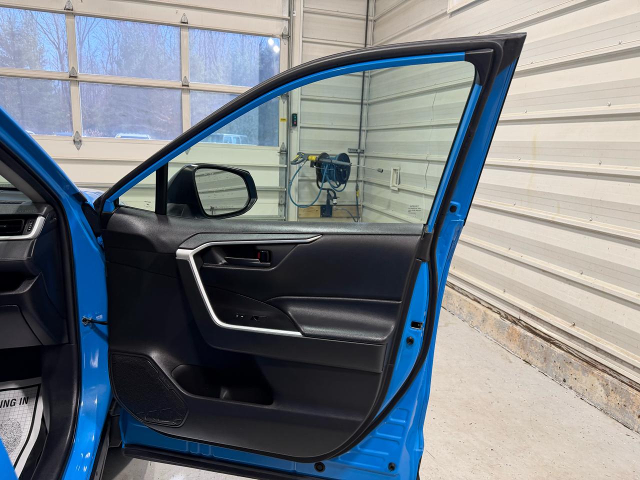 Toyota RAV4 Hybrid LE AWD (Natl) *Ltd Avail* 2021