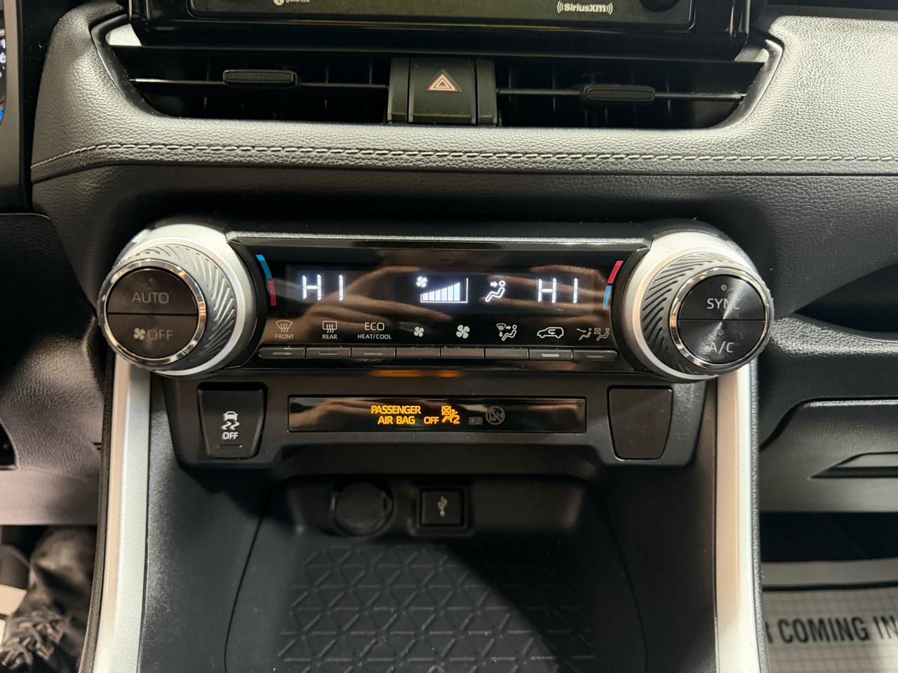 Toyota RAV4 Hybrid LE AWD (Natl) *Ltd Avail* 2021