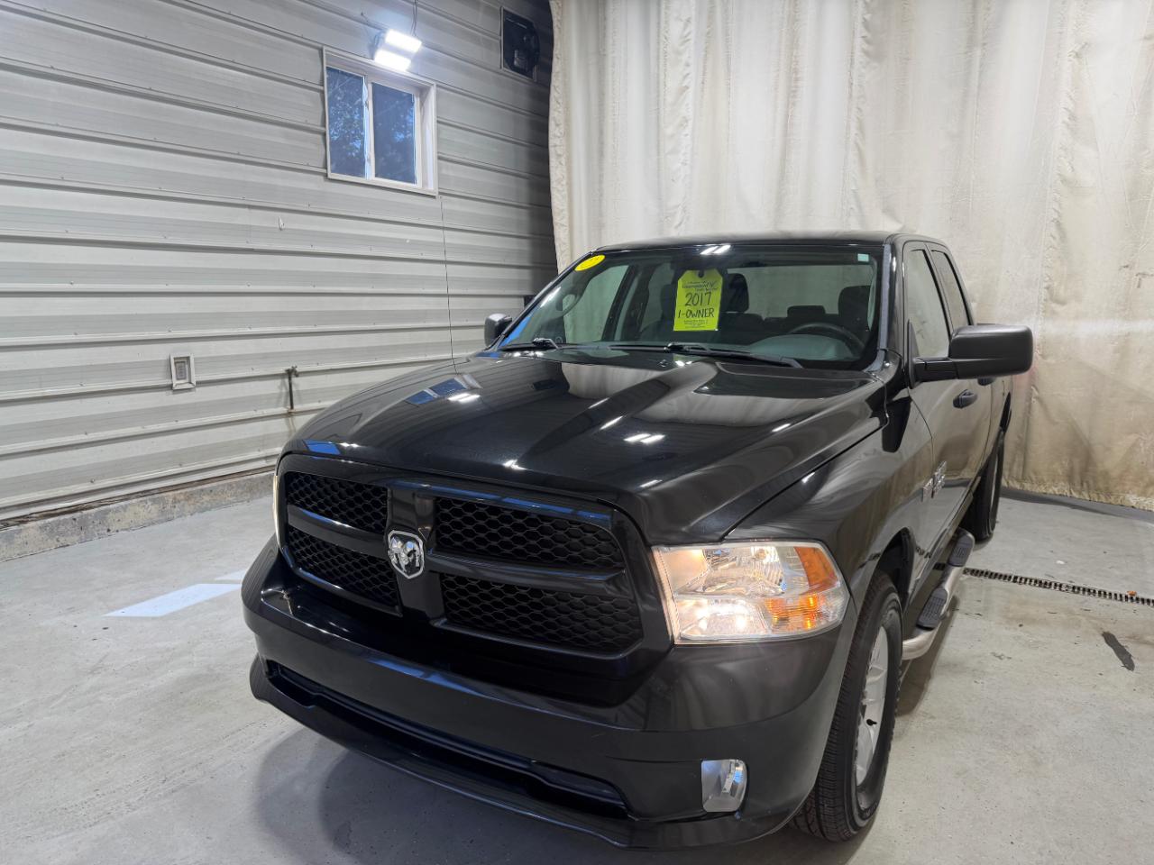 RAM 1500 Express 4x4 Quad Cab 6'4" Box 2017