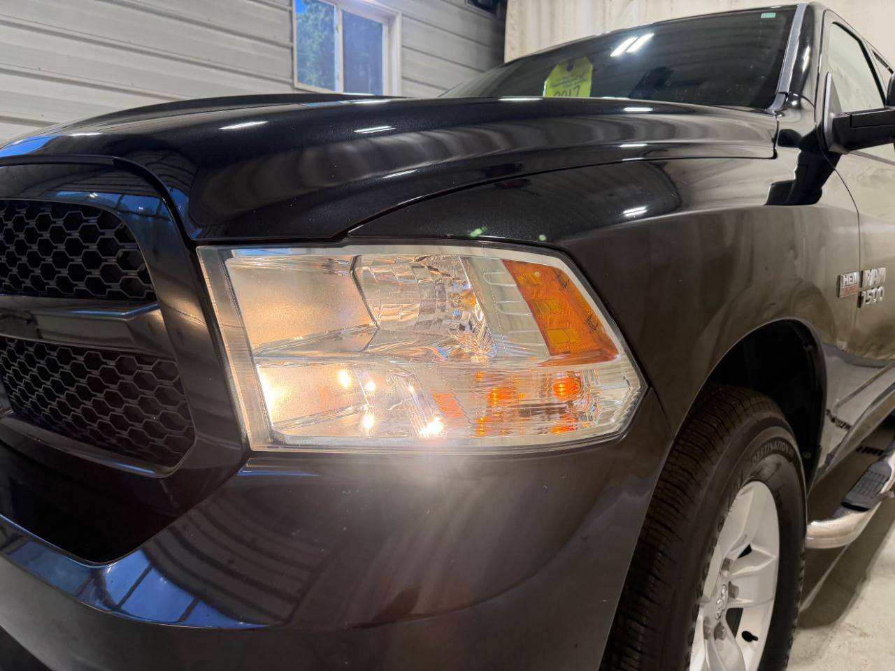RAM 1500 Express 4x4 Quad Cab 6'4" Box 2017