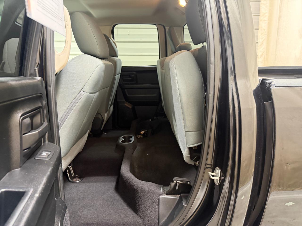 RAM 1500 Express 4x4 Quad Cab 6'4" Box 2017