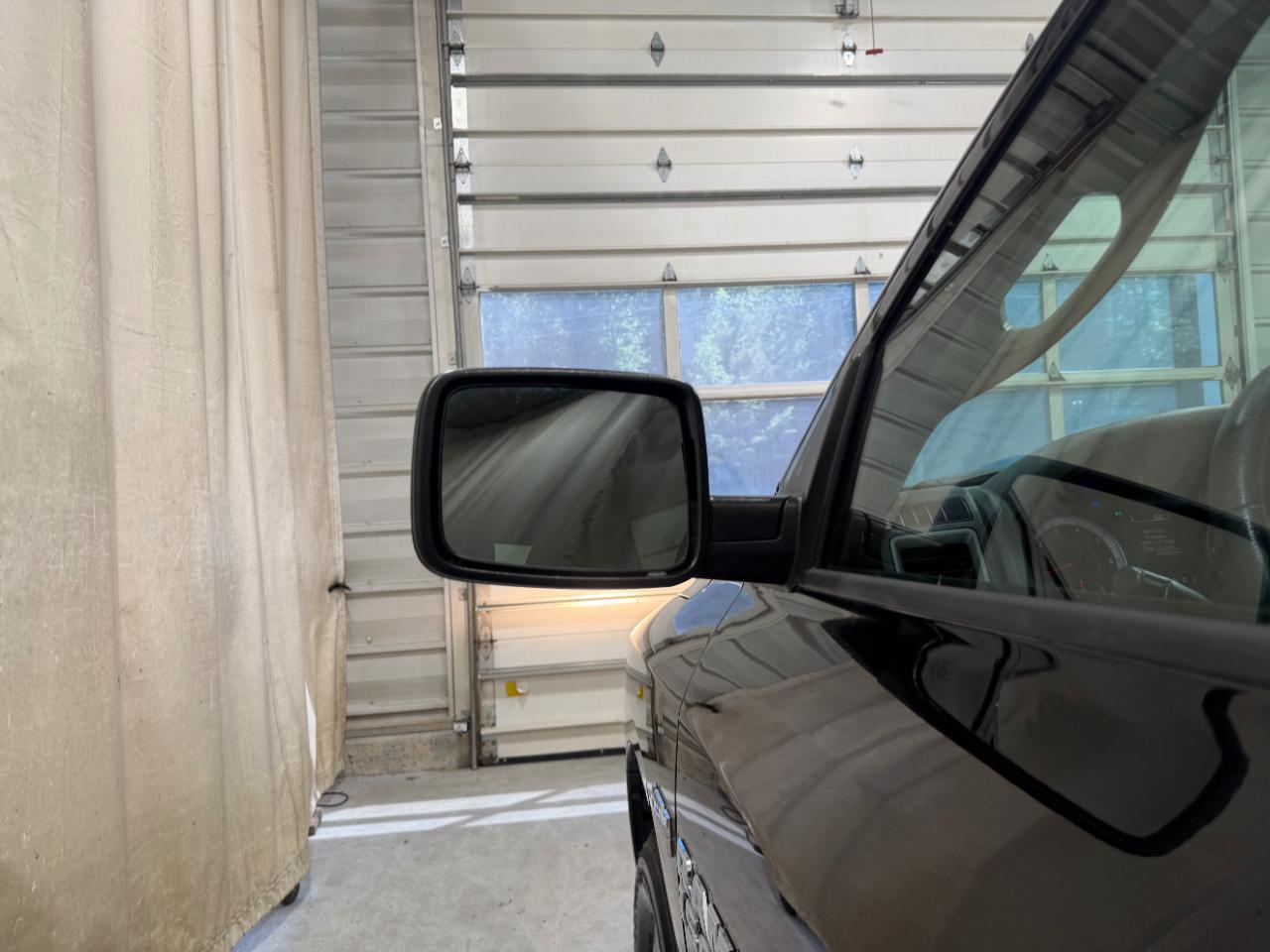 RAM 1500 Express 4x4 Quad Cab 6'4" Box 2017