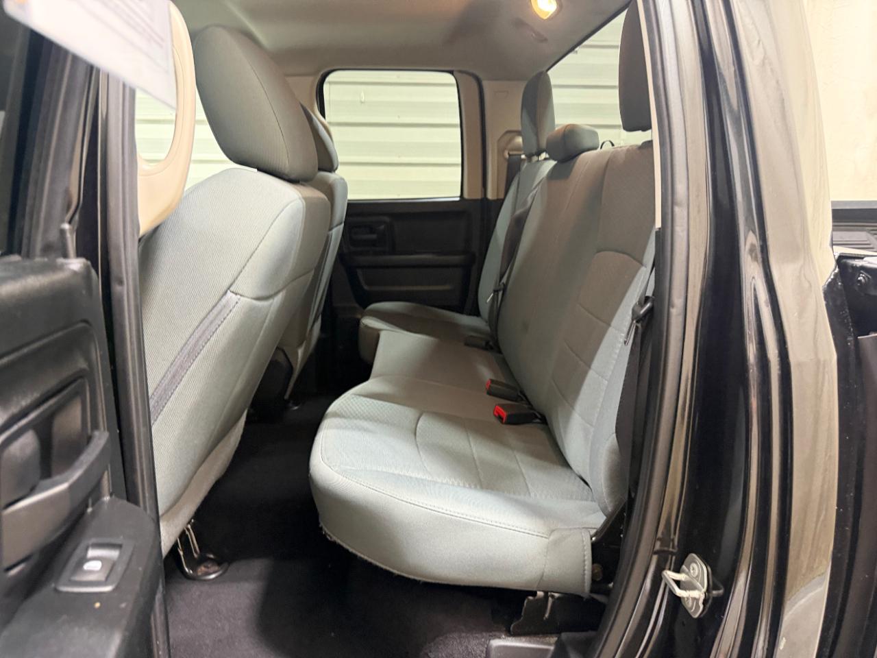 RAM 1500 Express 4x4 Quad Cab 6'4" Box 2017